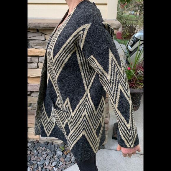 Chelsea & Theodore gray/beige zigzag cardigan, brand new, excellent condition, S - Picture 5 of 10